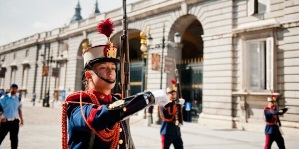 La Ceremonia Viva del Cambio de Guardia en el Palacio Real, El Latido de Madrid