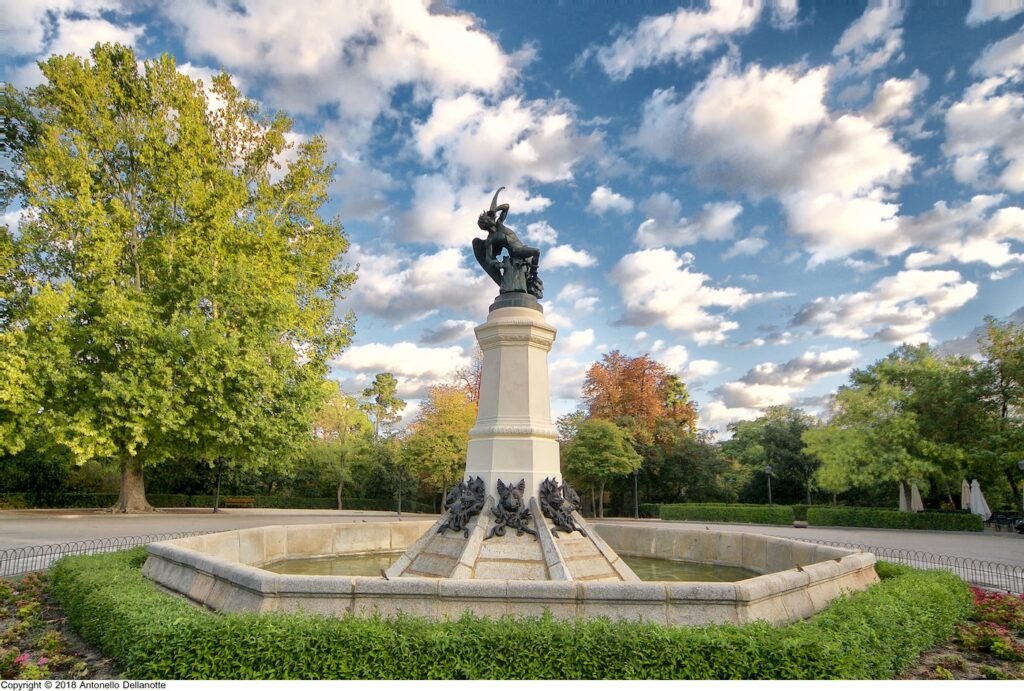 La Estatua del Ángel Caído