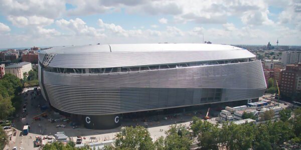 El Estadio Santiago Bernabéu: Un Viaje Emocional al Corazón del Madrilenismo (Incluso si tu Plan es Gratis)