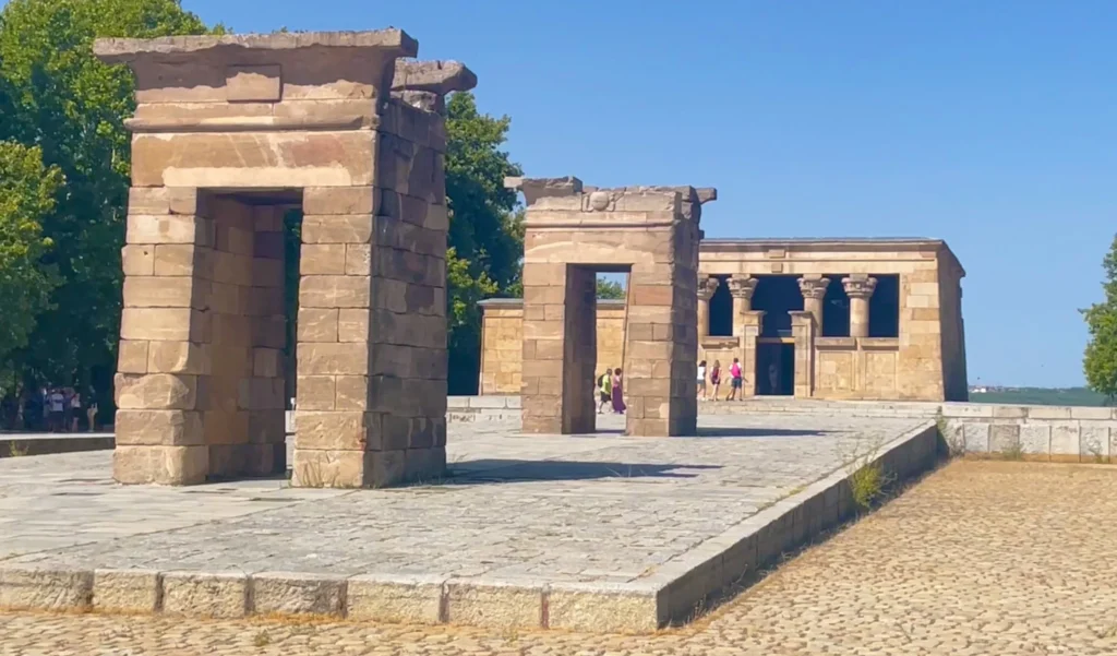 atardecer-templo-de-debod-pareja